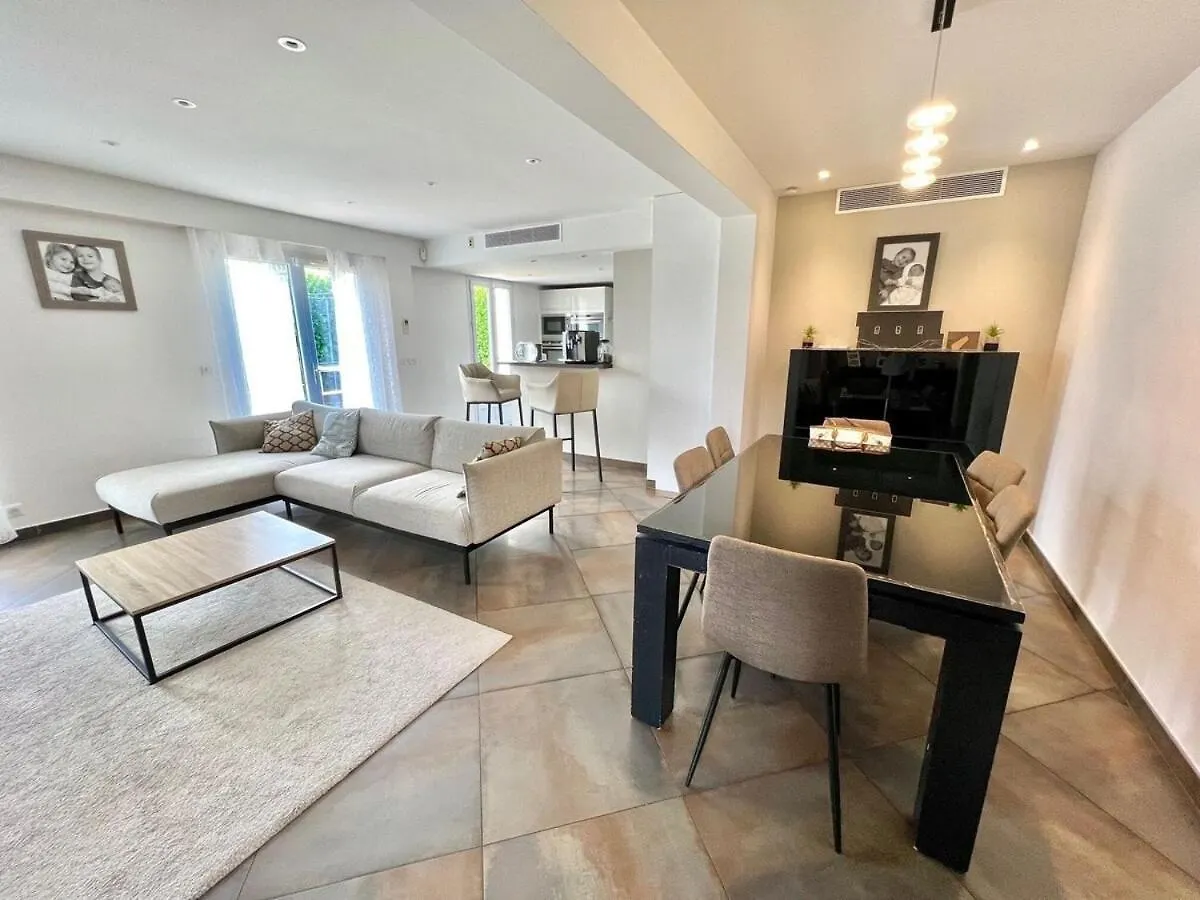 Single-Family Home In Mandelieu location